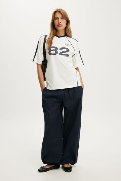Vneck Oversized Raglan Graphic Tee, LONDON 82 / VINTAGE WHITE