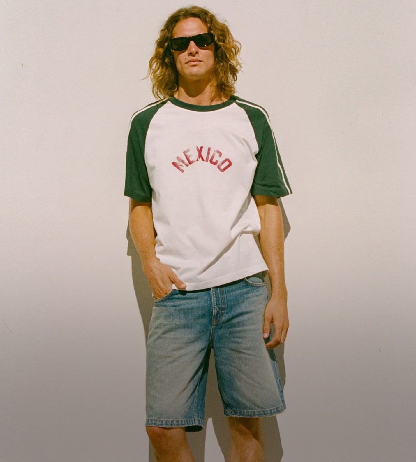 Vintage look. Thrown-on feel.